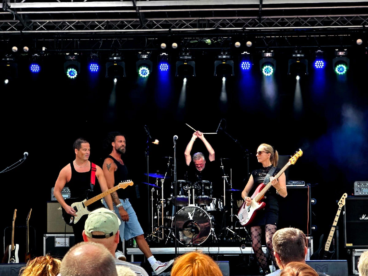 Vintage 4 op het podium tijdens Popweekend Schagen 2026